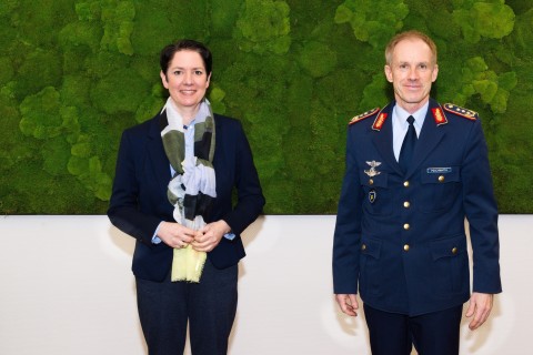 Landrätin Silke Gorißen und Generalleutnant Thorsten Poschwatta wollen engen Austausch fortsetzen
