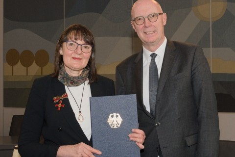 Bundesverdienstkreuz für Ruth Warrener